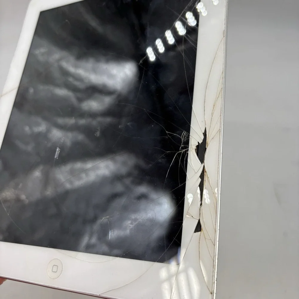 Apple iPad 2 A1395 16GB Wi-Fi Tablet Cracked Screen Broken For Parts & Repair